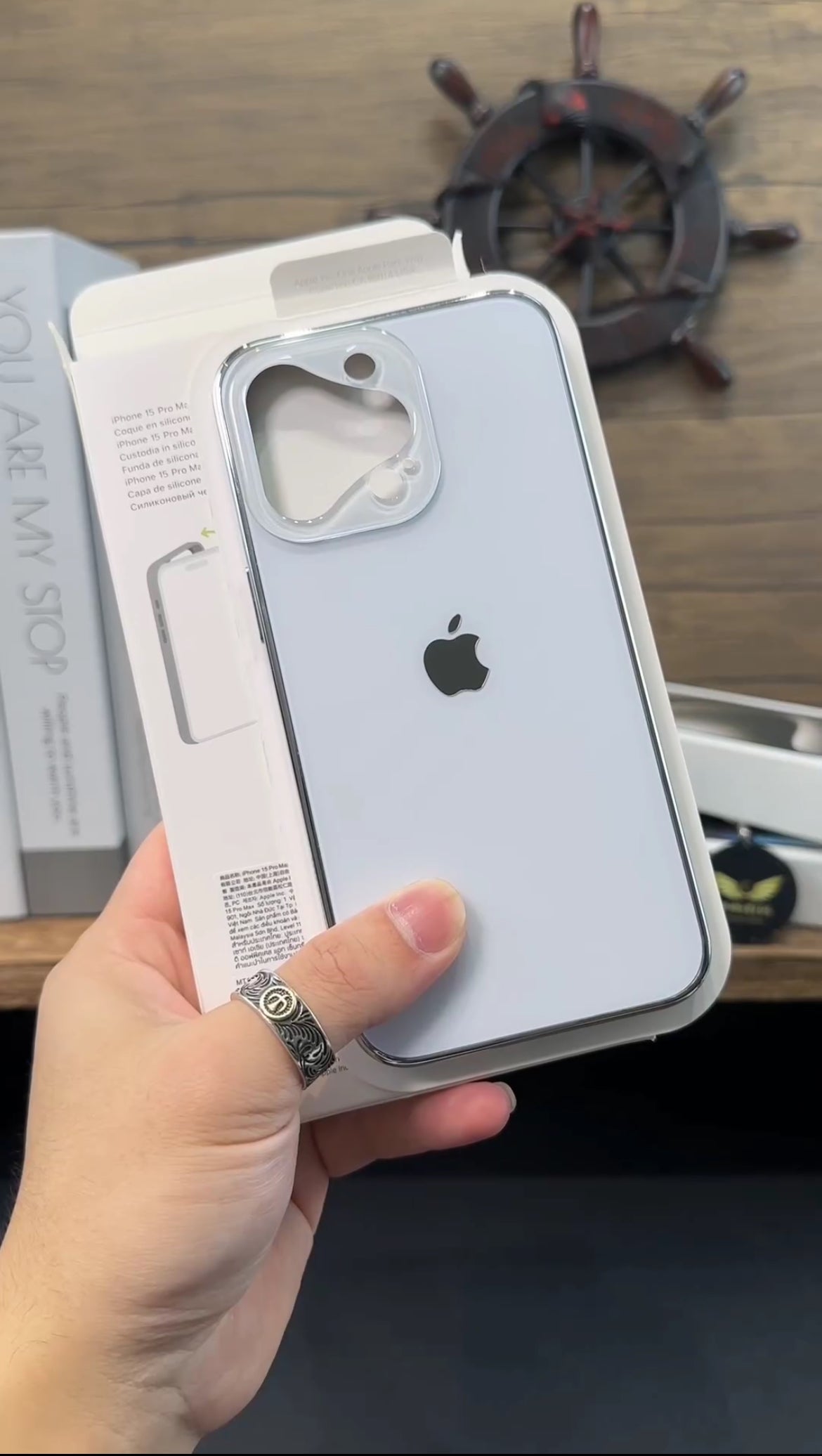 iPhone 16 Look Glass Case